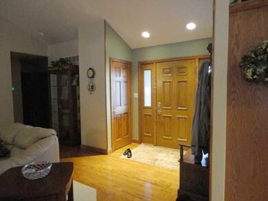 Entry/Foyer.