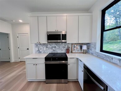 1328 Thomas Beck Rd unit 31, Des Moines, IA 50315 - photo 6