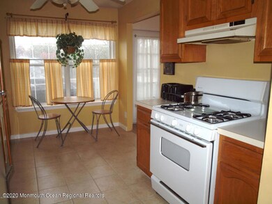 kitchen (prior to tenant)