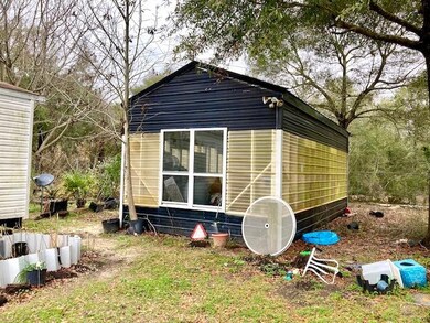 nice greenhouse is included