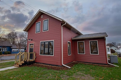 602 8th St E, Winona, MN 55987 - photo 2