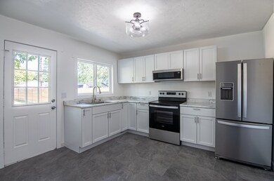 141 N Gladstone Ave, Columbus, IN 47201 - photo 5