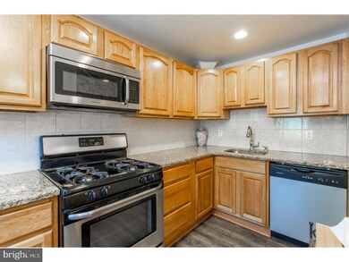 1050 Oakwood Dr, Glenolden, PA 19036 - photo 4