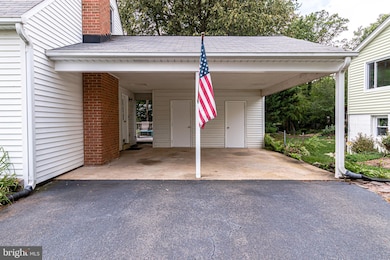 8000 Lake Pleasant Dr, Springfield, VA 22153 - photo 6