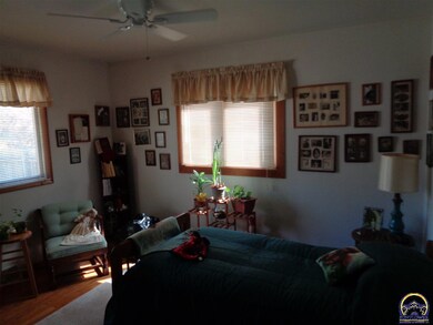 3916 SW Shunga Dr, Topeka, KS 66614 - photo 3