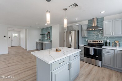 8110 N 11th Place, Phoenix, AZ 85020 - photo 6