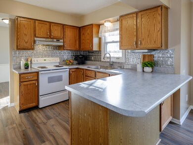 569 Club View Dr-108