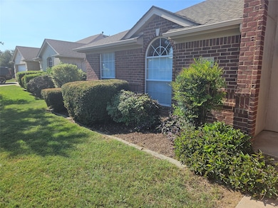 4405 Fox Meadows Ln, Mansfield, TX 76063 - photo 2