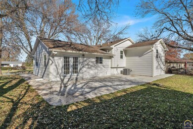 2025 SE 35th St, Topeka, KS 66605 - photo 5