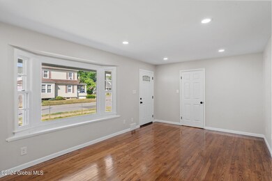 13-web-or-mls-403-charles-st