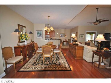 Dining Room - Gleaming floors and pretty fixtures 