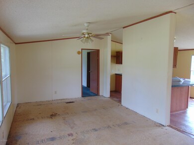 34 LIVINGROOM