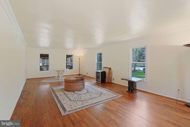 11935 Riders Ln, Reston, VA 20191 - photo 2