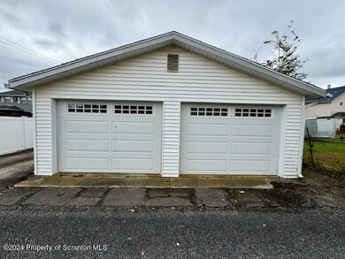 812 E Scott St, Olyphant, PA 18447 - photo 5