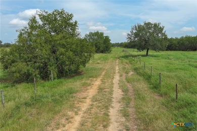 0 Cr 121 unit 587145, Gonzales, TX 78629 - photo 5
