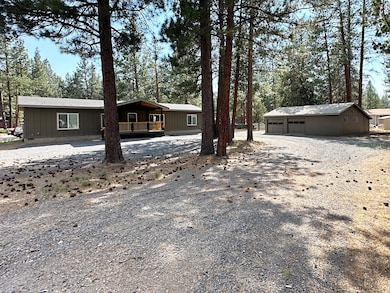 61170 Chuckanut Dr, Bend, OR 97702 - photo 2