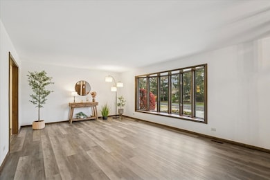 unlisted-address, Libertyville, IL 60048 - photo 7