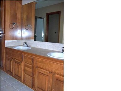 Dual vanity in the master bath