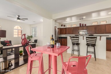 Eat In Kitchen w/ Breakfast Bar