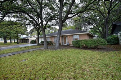 324 Cooper Dr, Hurst, TX 76053 - photo 2