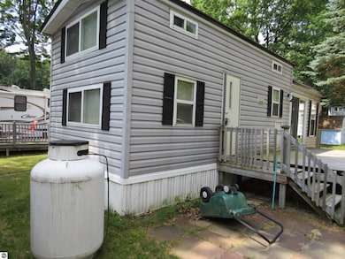 2757 Owens Dr unit 216, Houghton Lake, MI 48629 - photo 7