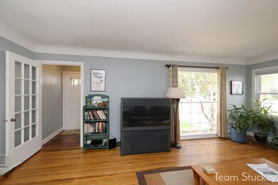 Entry / Living Room