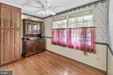 19316 Running Cedar Ct, Germantown, MD 20876 - photo 3