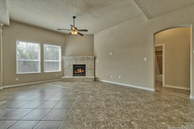 10760 Barnsford Ln, Helotes, TX 78023 - photo 4