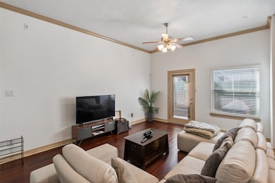 911 Mckinney Park Ln, Houston, TX 77003 - photo 7