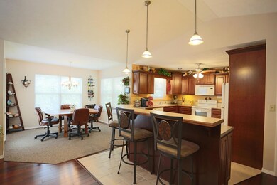 Kitchen & Dining