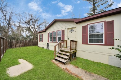 6526 Carver Rd unit B, Houston, TX 77091 - photo 3