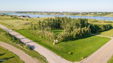 3096 Lake Front Dr, Jamestown, ND 58401 - photo 5