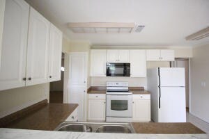 9754 Saddlebrook Dr, Boca Raton, FL 33496 - photo 5