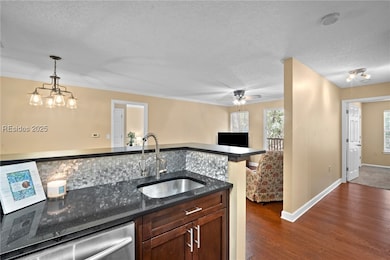 Kitchen, with Bartop