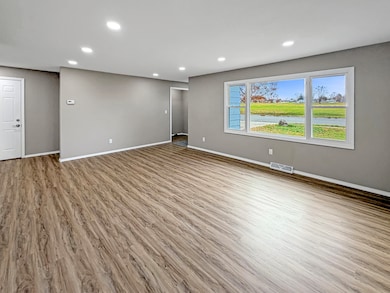 1413 S Locust Ave, Freeport, IL 61032 - photo 5