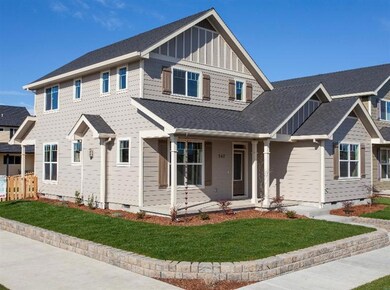 542 Golden Peak Dr, Central Point, OR 97502 - photo 3