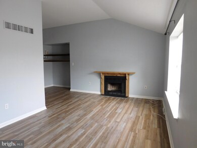 1305 Fairbourne Ct unit 1305, Lansdale, PA 19446 - photo 3