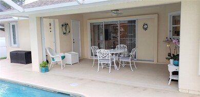 Enter to pool from both bathrooms