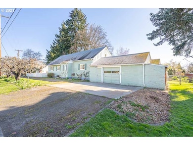 246 SW Chapman St, Sheridan, OR 97378 - photo 4