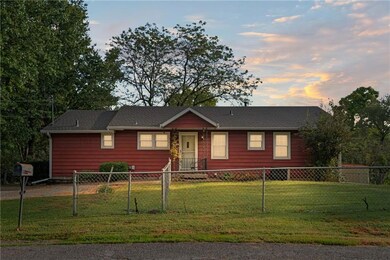 1515 Kenton St, Leavenworth, KS 66048 - photo 2