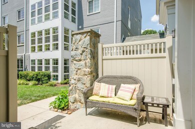 4125 S Four Mile Run Dr unit B, Arlington, VA 22204 - photo 3