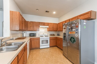 1003 Brady Ln, Alvin, TX 77511 - photo 7