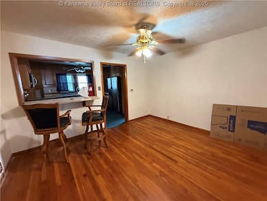 142 Oasis Cir, Logan, WV 25601 - photo 5