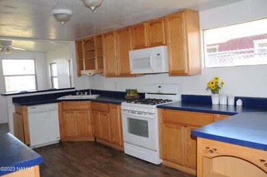 916 W Gilmore St, Winslow, AZ 86047 - photo 5