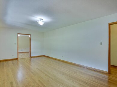 2102 Edgehill Cir, Johnson City, TN 37601 - photo 5