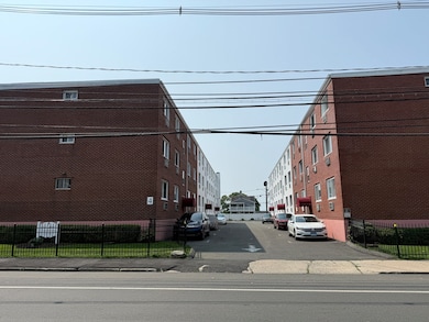 4 van Zant St unit B8, Norwalk, CT 06855 - photo 3