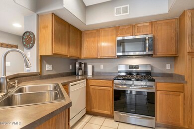 55 River Pines Ct-009-007-Kitchen-MLS_Si
