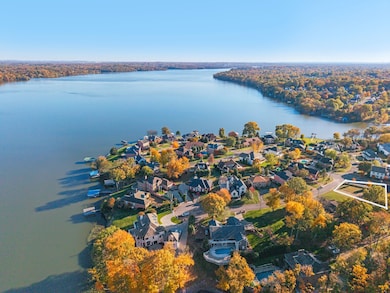 101 Governors Point is outlined in white on the right side of this photo. This is an approximation of the property boundary lines.