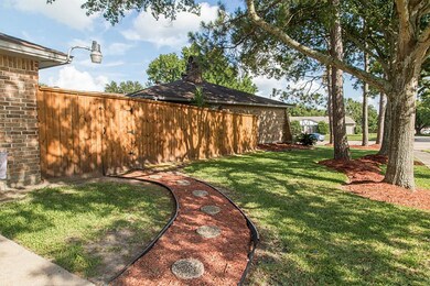16411 Oxnard Ln, Friendswood, TX 77546 - photo 3