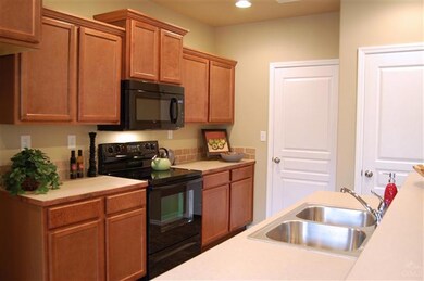 736 NW Green Forest Cir unit HS 22, Redmond, OR 97756 - photo 4